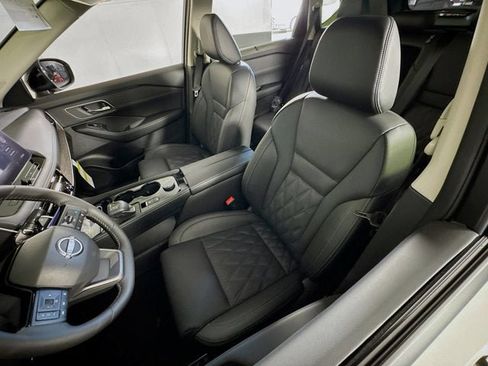 New 2026 Nissan Rogue Platinum w/ Platinum Premium Package image 24