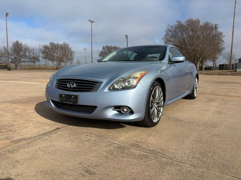 Used 2011 INFINITI G37 2dr Base w/ Premium Pkg image 3