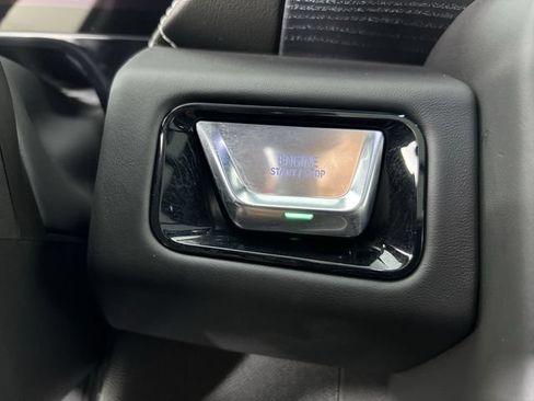 Used 2025 GMC Yukon AT4 Ultimate AWD/4WD image 17