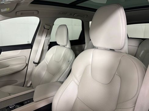 Used 2023 Volvo XC60 B5 Ultimate w/ Protection Package FWD image 19