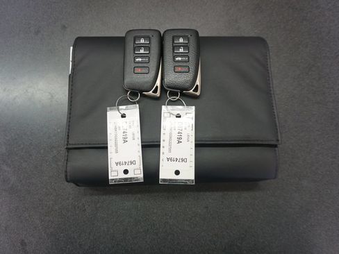 Used 2016 Lexus ES 350 w/ Premium Package w/Wood Trim FWD image 17