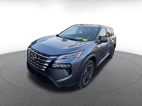 Used 2025 Nissan Rogue SV image 4