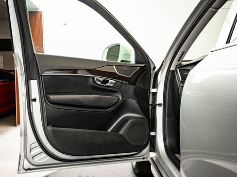 Used 2018 Volvo XC90 T6 Momentum w/ Momentum Plus Package AWD/4WD image 25