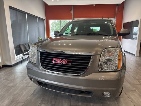 Used 2007 GMC Yukon XL SLT w/ SLT Preferred Equipment Group AWD/4WD image 57