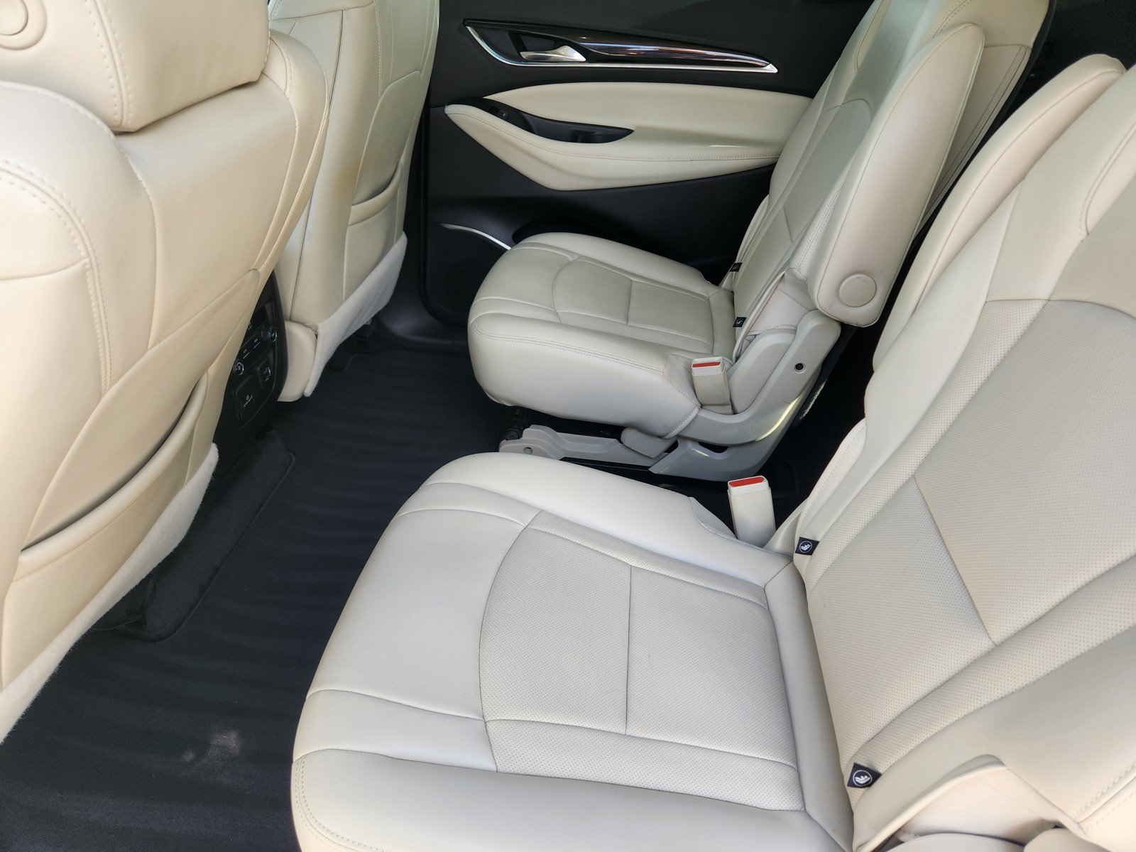 Used 2023 Buick Enclave Essence w/ Experience Buick Package FWD image 13