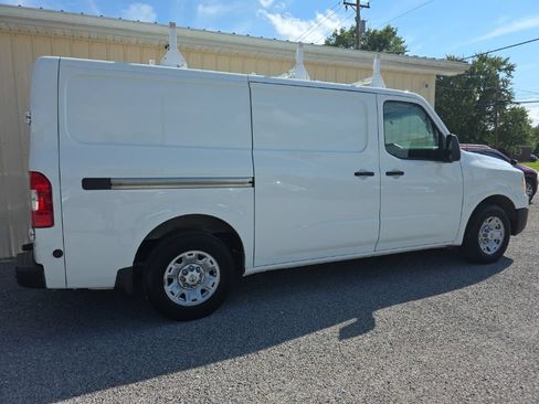 Used 2017 Nissan NV 2500 SV RWD image 4