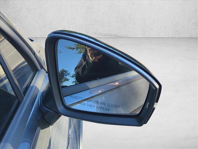 Used 2022 Volkswagen Tiguan SE R-Line FWD image 6