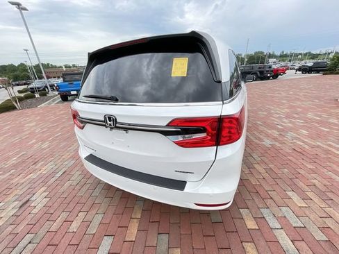 Used 2024 Honda Odyssey Touring image 17
