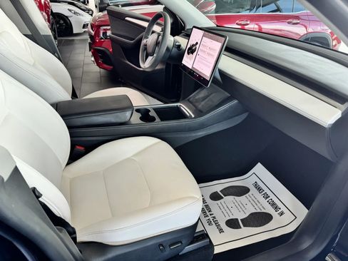 Used 2024 Tesla Model Y Long Range AWD/4WD image 12