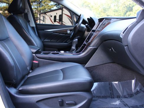 Used 2019 INFINITI Q50 Luxe w/ Essential Package (3.0T Luxe) image 7