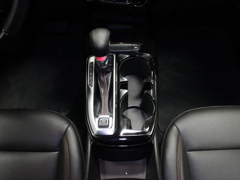 Used 2024 Chevrolet Trax RS w/ Sunroof Package FWD image 20