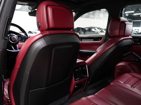 Used 2019 Porsche Cayenne S AWD/4WD image 23