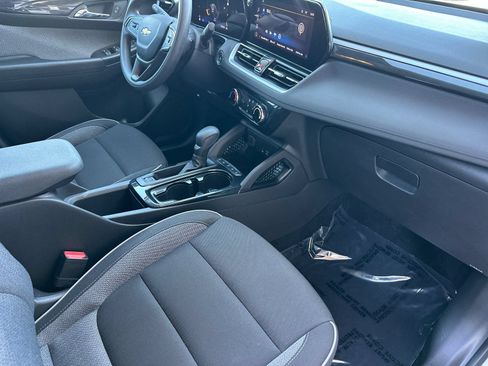 Used 2025 Chevrolet TrailBlazer LT FWD image 15