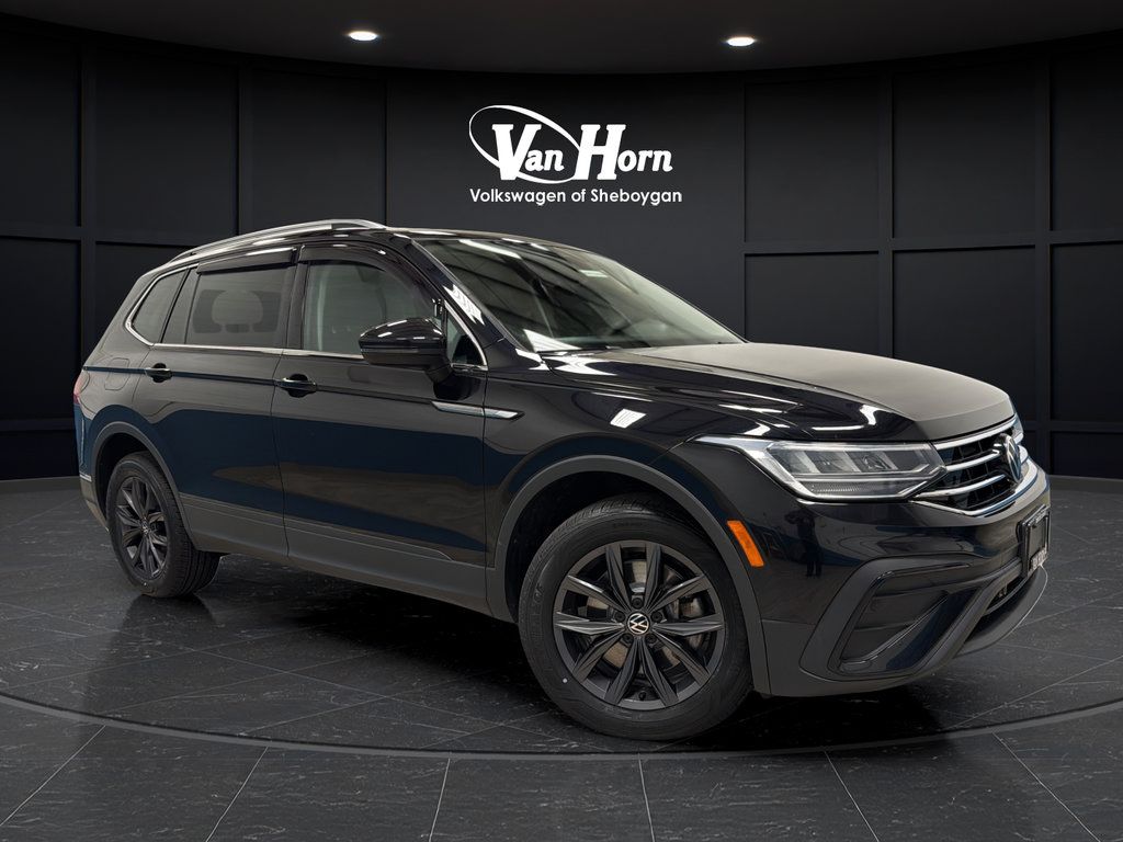 Used 2022 Volkswagen Tiguan SE w/ Panoramic Sunroof Package AWD/4WD image 1