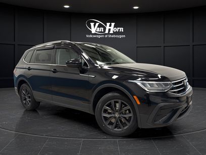 Used 2022 Volkswagen Tiguan SE w/ Panoramic Sunroof Package