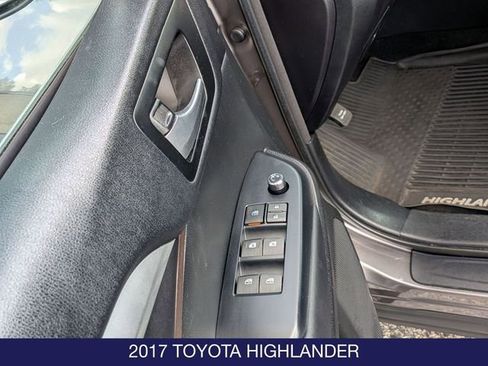 Used 2017 Toyota Highlander XLE AWD/4WD image 9