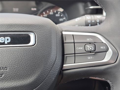 Used 2023 Jeep Compass Latitude AWD/4WD image 28