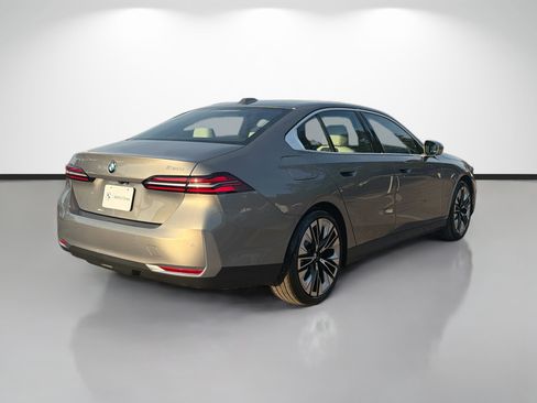 New 2026 BMW 530i 530i w/ Convenience Package image 3
