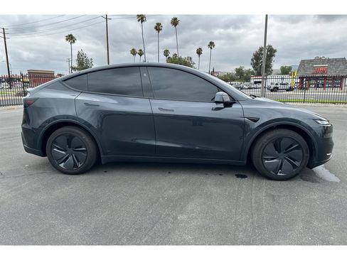 Used 2026 Tesla Model Y Long Range RWD image 7