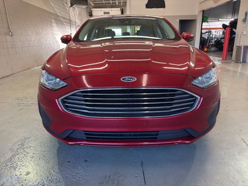 Used 2020 Ford Fusion SE FWD image 2