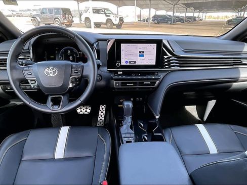 Used 2025 Toyota Camry SE image 14