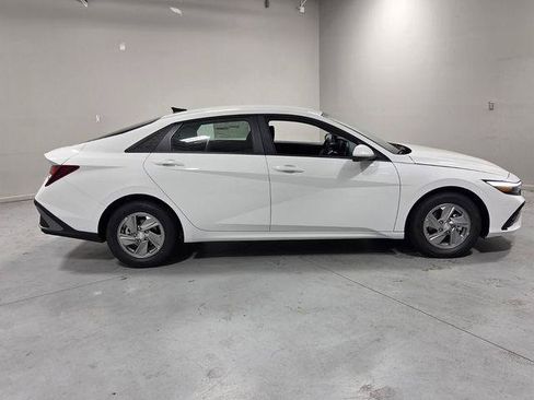 New 2026 Hyundai Elantra SE FWD image 13