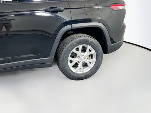 Used 2023 Jeep Grand Cherokee Limited AWD/4WD image 30