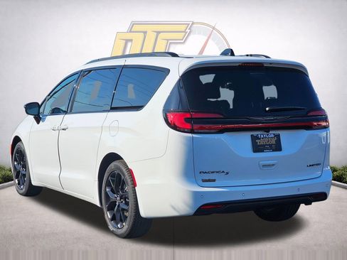 New 2026 Chrysler Pacifica Limited w/ S Appearance Package FWD image 7