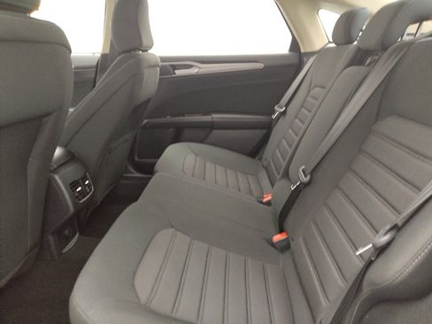 Used 2020 Ford Fusion SE image 18