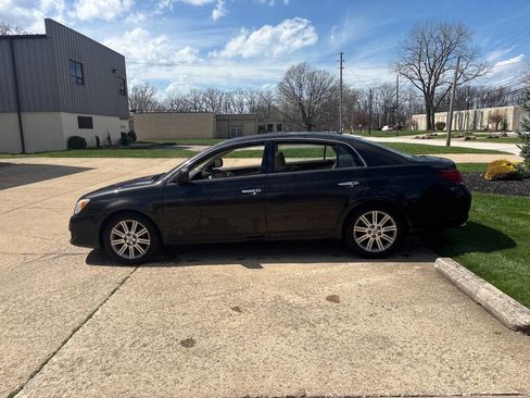 Used 2010 Toyota Avalon Limited FWD image 4