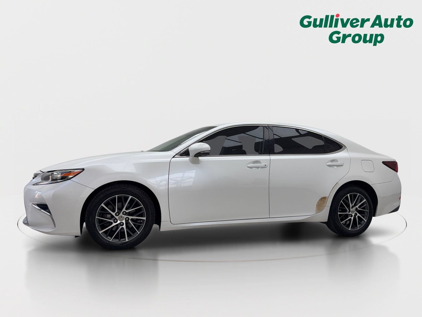 Used 2017 Lexus ES 350 w/ Luxury Package FWD image 2