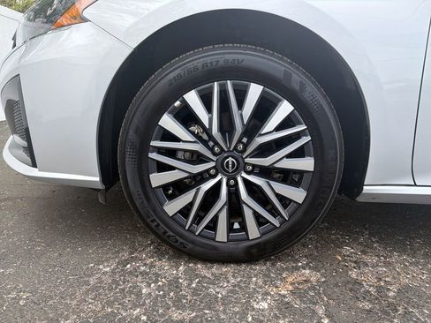 Used 2025 Nissan Altima 2.5 SV AWD/4WD image 30