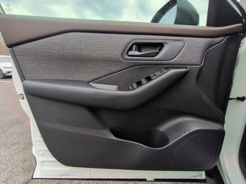 Used 2023 Nissan Rogue S image 21