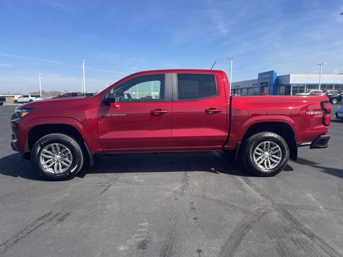 Used 2024 Chevrolet Colorado LT w/ LT Convenience Package III image 2