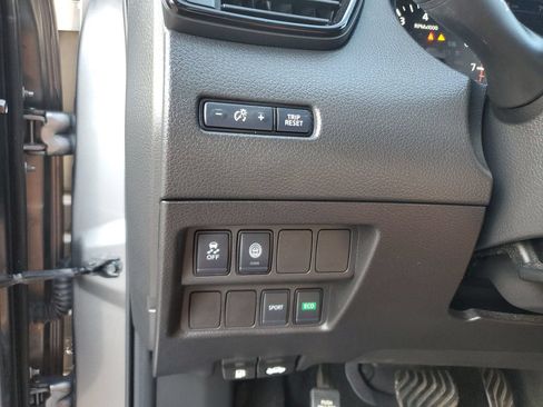 Used 2020 Nissan Rogue Sport SV FWD image 29