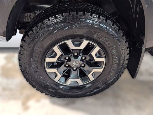 Used 2017 Toyota Tacoma TRD Off-Road image 9