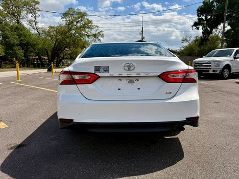 Used 2018 Toyota Camry LE image 3