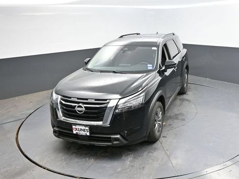 Used 2025 Nissan Pathfinder SV FWD image 44