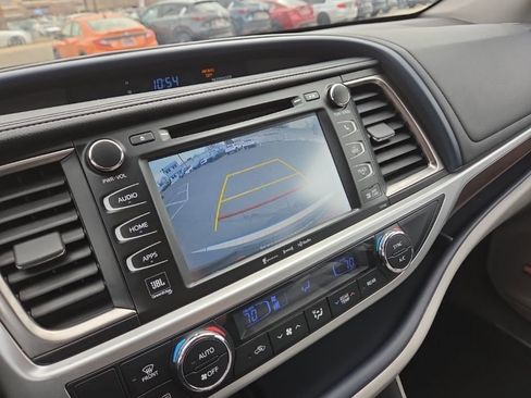 Used 2016 Toyota Highlander Limited image 32