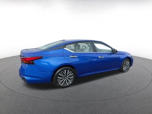 Used 2025 Nissan Altima 2.5 SV image 15