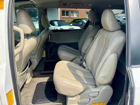 Used 2014 Toyota Sienna XLE FWD image 14