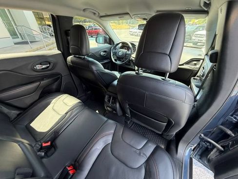 Used 2019 Jeep Cherokee Trailhawk AWD/4WD image 7