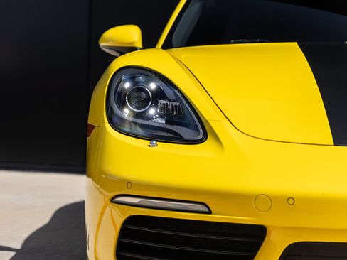 Certified 2019 Porsche 718 Cayman RWD image 19