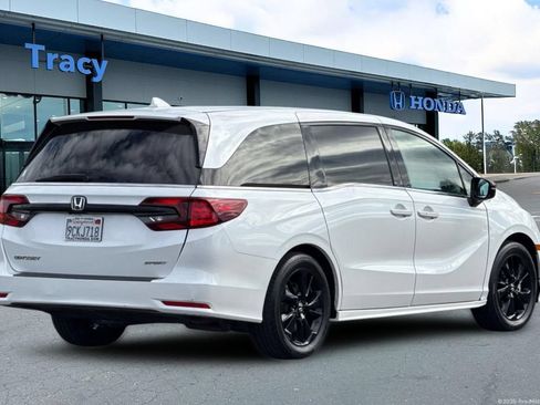 Used 2023 Honda Odyssey Sport image 6