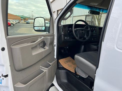 Used 2022 Chevrolet Express 2500 w/ Driver Convenience Package image 13