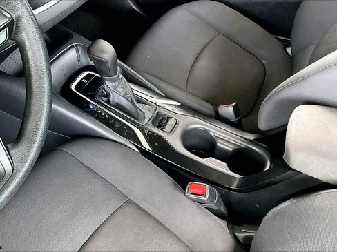 Used 2021 Toyota Corolla LE image 15