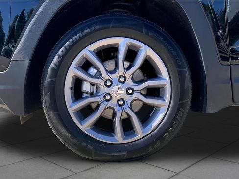 Used 2024 GMC Terrain SLT AWD/4WD image 11