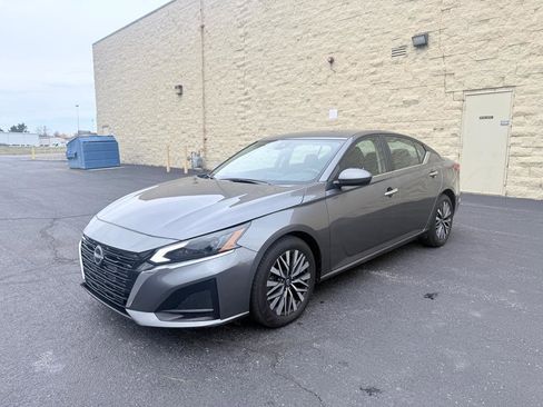Used 2023 Nissan Altima 2.5 SV image 1