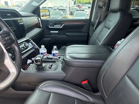 Used 2024 GMC Sierra 1500 Denali w/ Technology Package AWD/4WD image 19