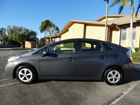 Used 2015 Toyota Prius Two image 12